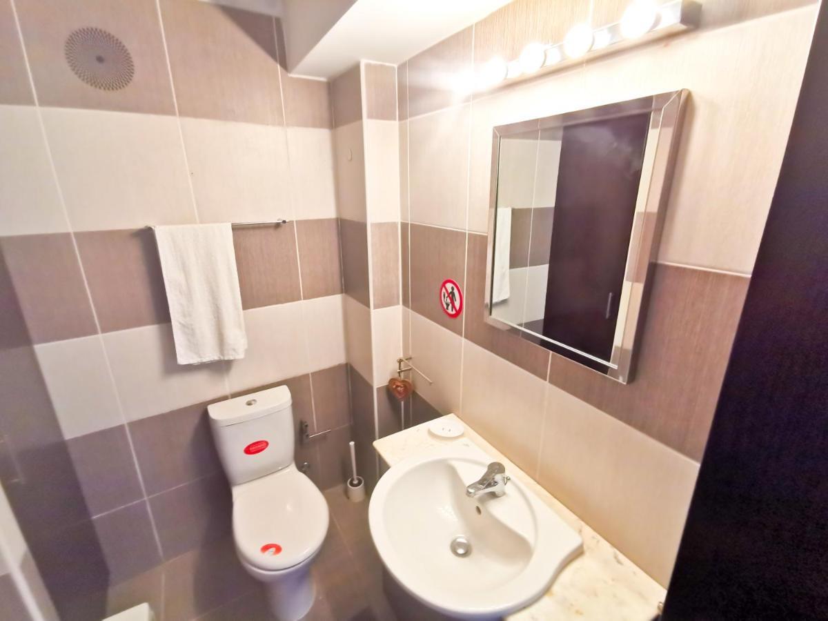 Promenade Breeze City Apartment Ларнака Екстериор снимка